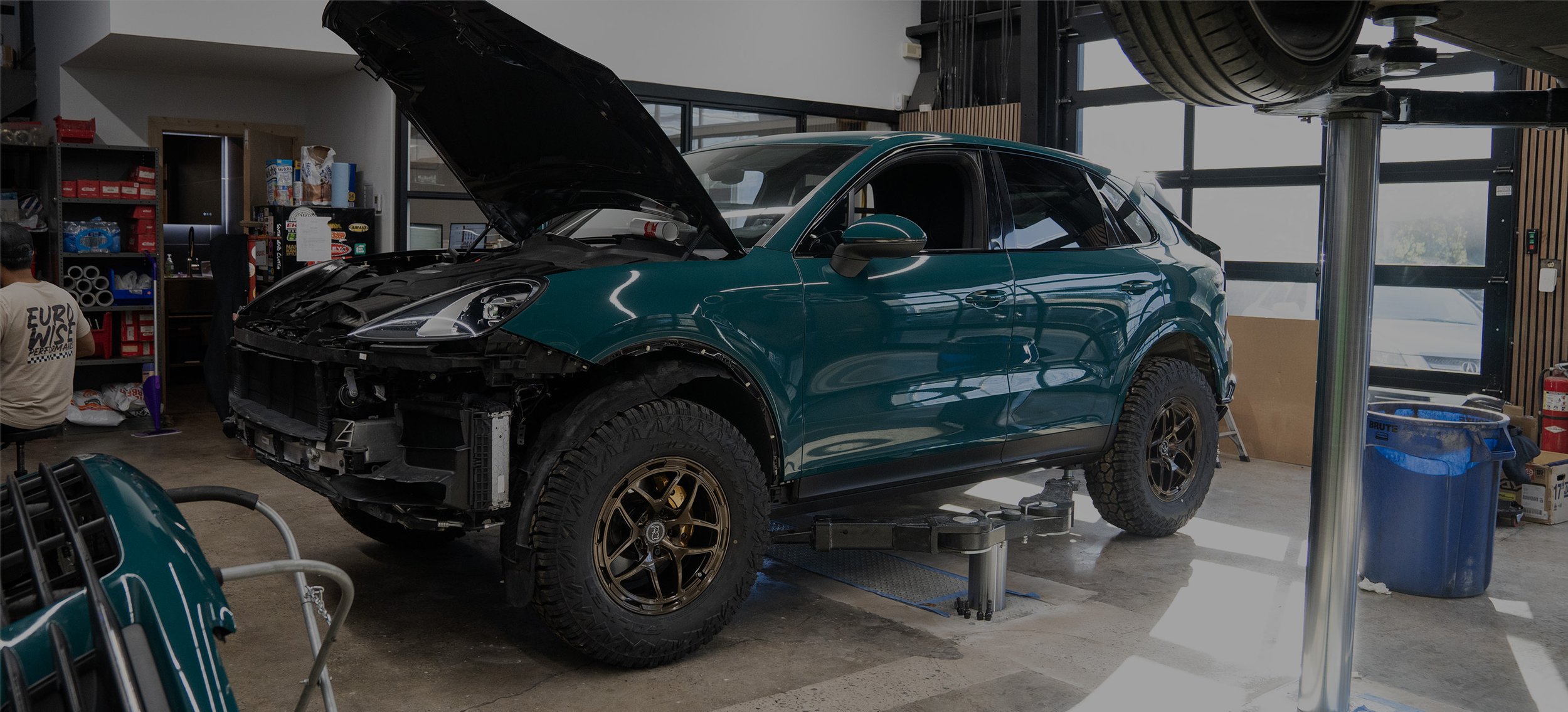 Urban Adventure Overland Porsche Cayenne
